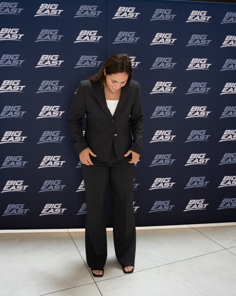ButlerUWBB's tweet photo. Media Day moments 🤩 https://t.co/ey1fAZWVIH