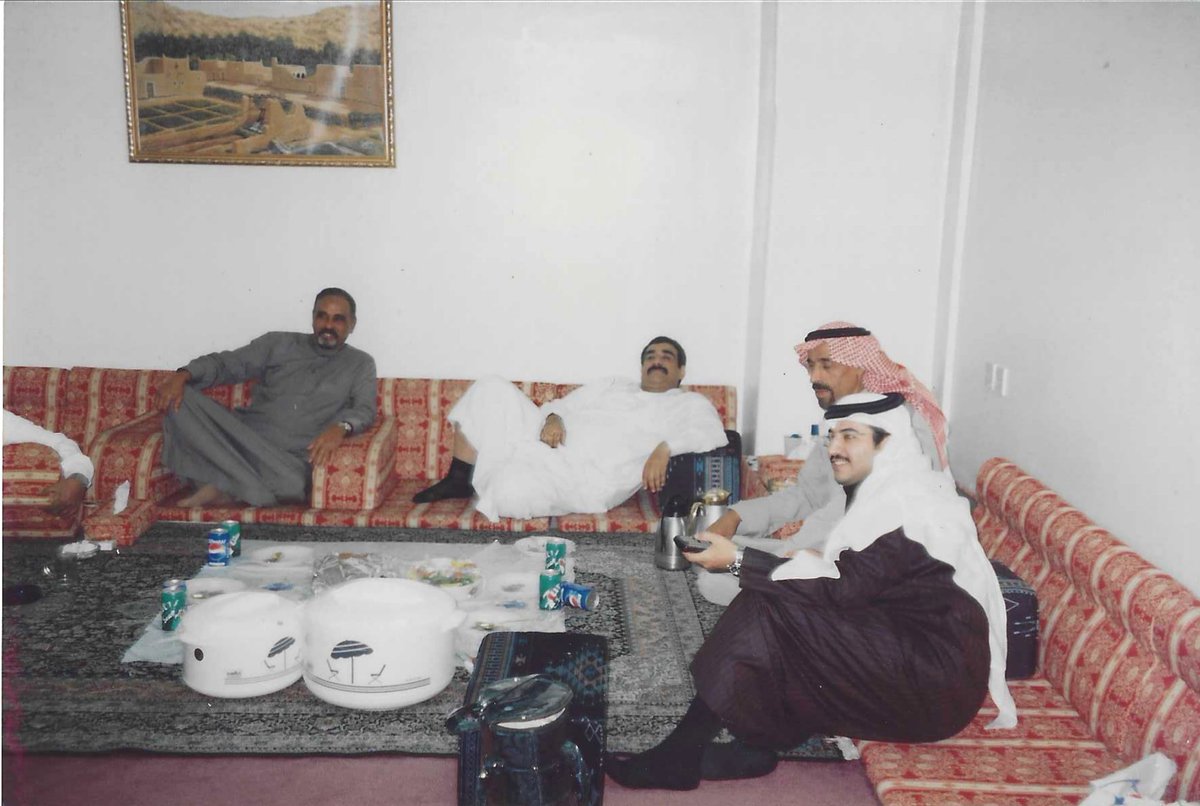DrMalowein's tweet photo. #ناصر_الراجح رحمه الله.
الصورة تتحدث.
لقطات من دورية استمرت عشرين عاماً، من 1415 - 1435هـ.
من أعضائها: ناصر الراجح، اللواء أحمد السعد، محمد الصيخان، محمد المهلل، محمد العقيلي، ماجد المهنا، محمد العبداللطيف، إبراهيم المزروع، المذيع أحمد شفلوت، محمد العوين. https://t.co/tLIVuo6Q7R