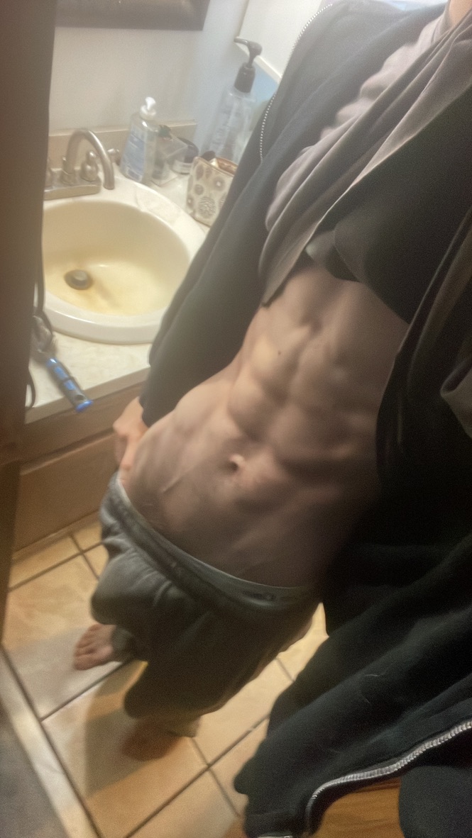 renrenren900k's tweet photo. if you've ever wanted to see whats under there you should go check out my bio :3 (its free again) https://t.co/Py1fRn8T7R