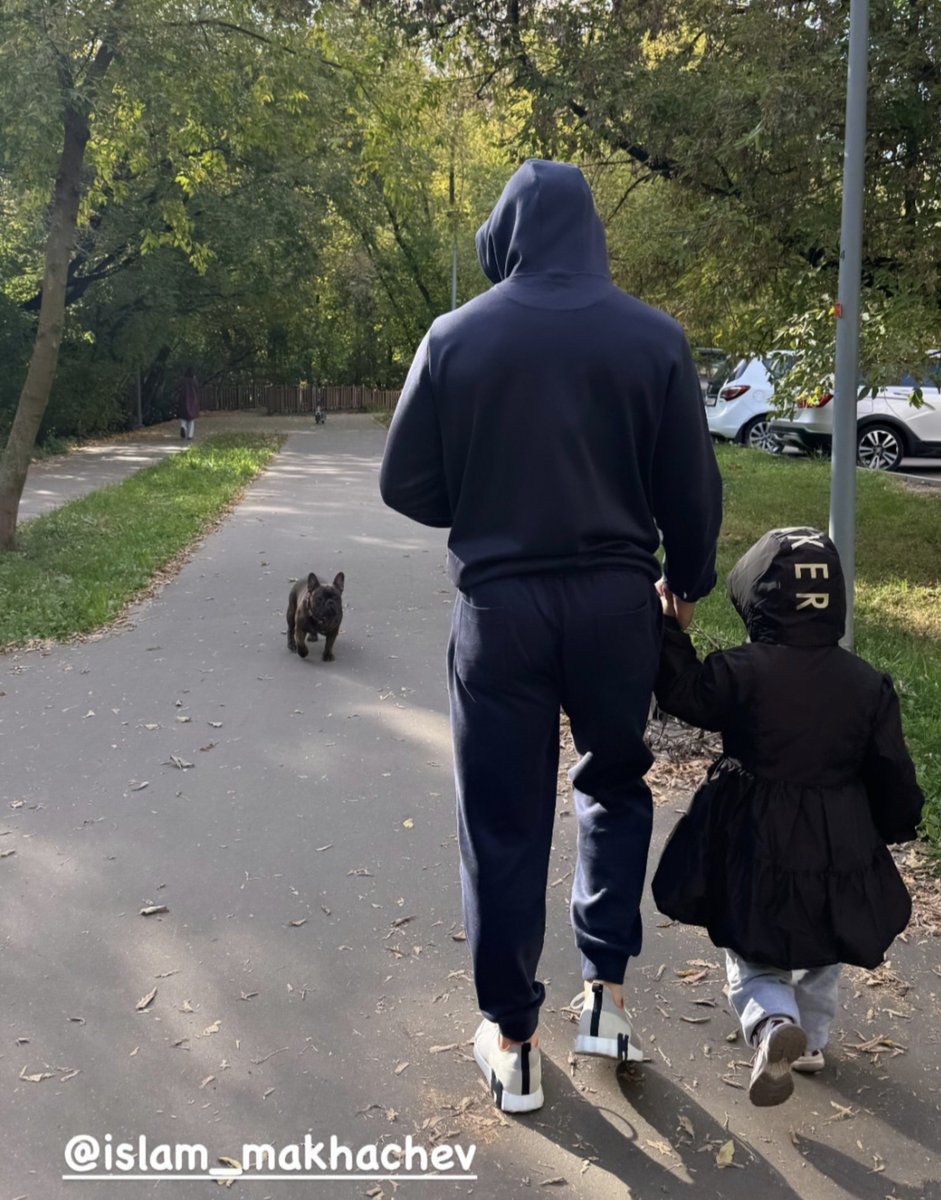 misan761's tweet photo. Aww islam's such a girl dad so cute 💗 https://t.co/UrZ7H4Cr2V