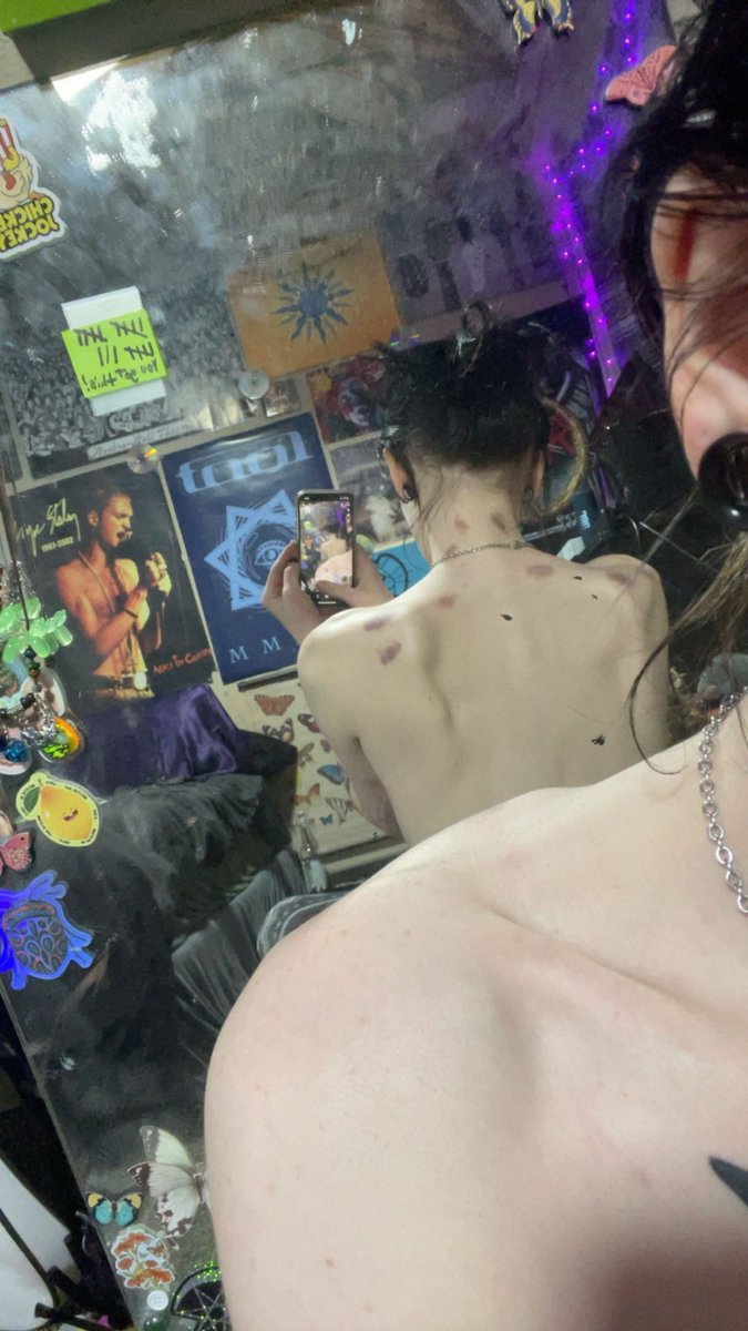 clemlovescnc's tweet photo. my back feeling a little empty.. someone come mark me up 💋💋

#marks #nsfwtwitter #queer #carved #bdsm #needy https://t.co/s0yp3fvAuz