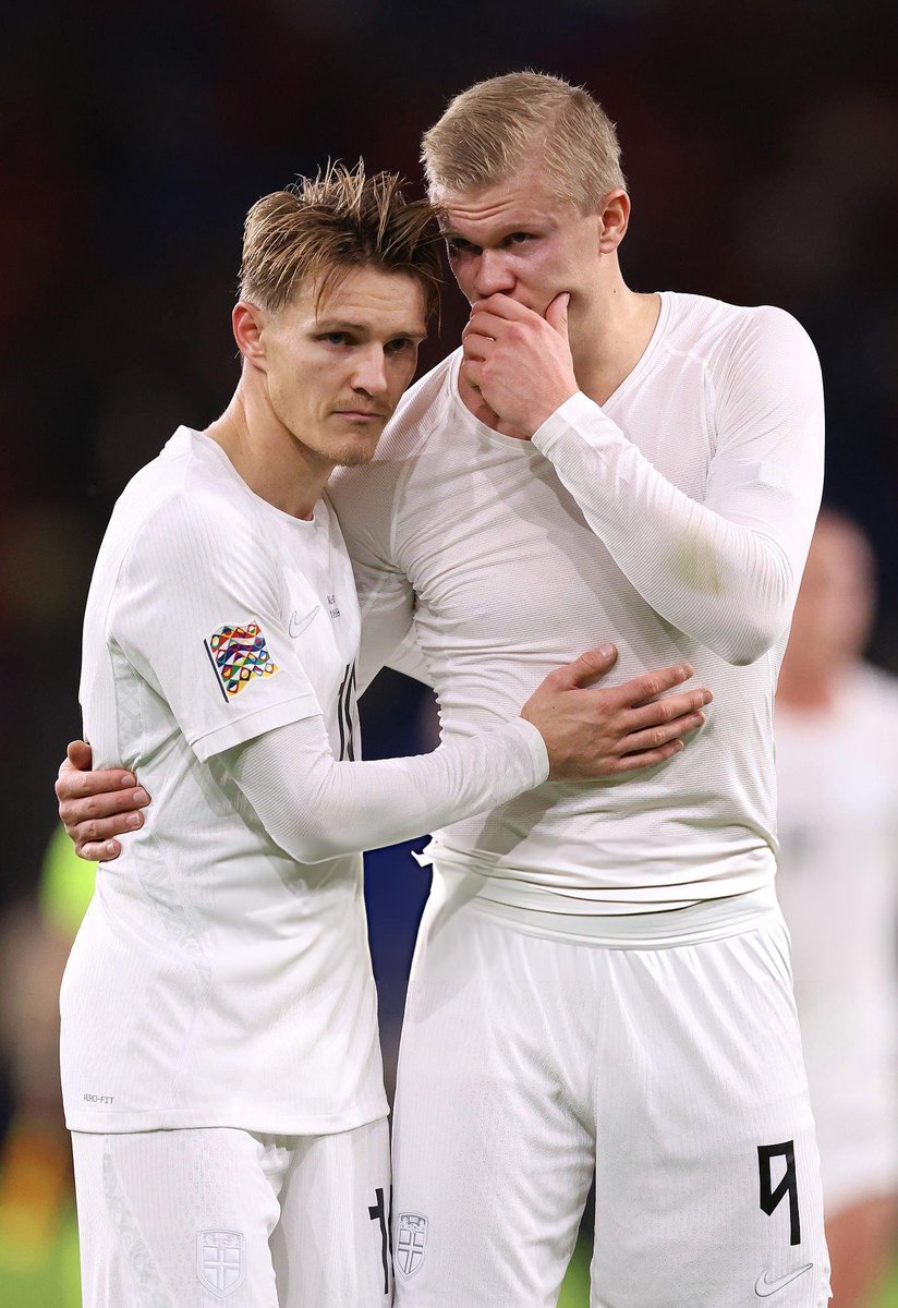 Just_Alasia's tweet photo. captain's expressions are a whole mood https://t.co/hdzNqsaIZC