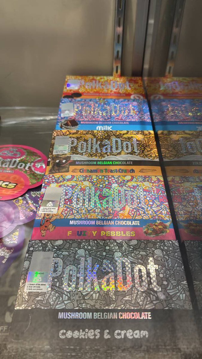 Fresh_Gaming's tweet photo. Polkadot Chocolate Mushroom bars 🍄🍫👍🏿 https://t.co/zvAa0anNr2