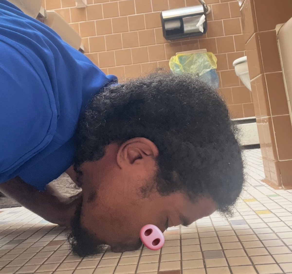 HerPrettyPig's tweet photo. Good boys know their place 😏 https://t.co/cq3dLZ4agJ