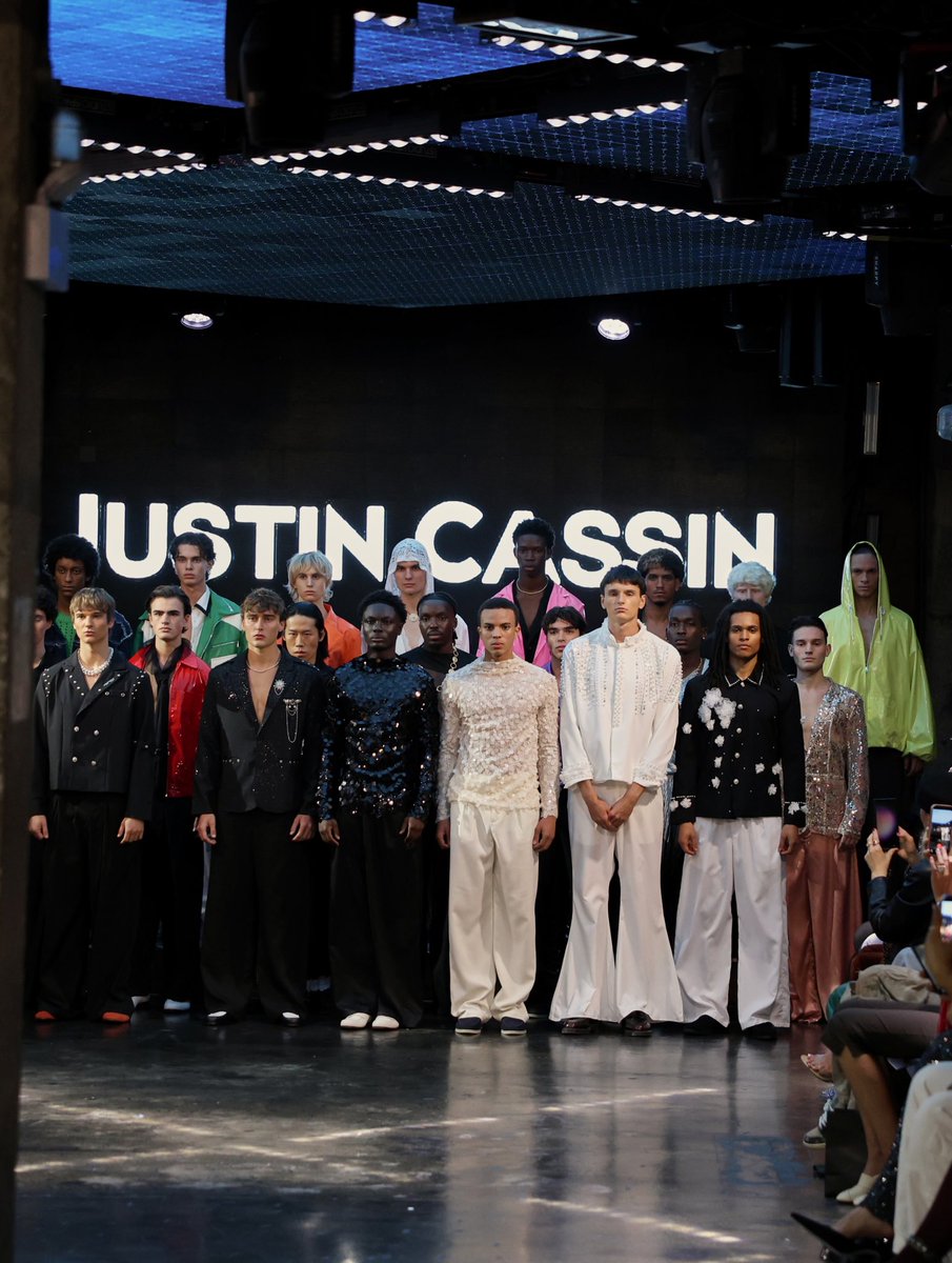 siddabarber's tweet photo. London fashion week

#justincassin #lfw https://t.co/we7X8CweRu
