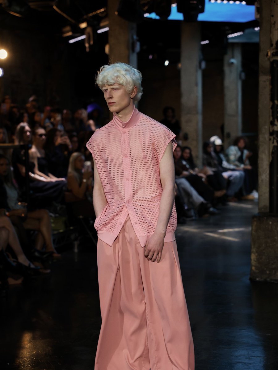 siddabarber's tweet photo. London fashion week

#justincassin #lfw https://t.co/we7X8CweRu