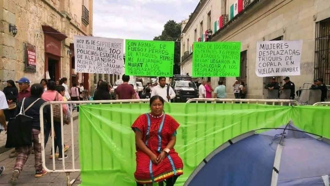 LorenaMerinoM_'s tweet photo. El tiempo pasa y nada cambia para los desplazados #triquis de Copala. Más de #16años esperando una solución, mientras @salomonj sigue sin concretar la reubicación de las familias encabezadas por Lorena Merino. @CIDH @chiaraUNHCR @Claudiashein @AcnurMexico @ONUMX #Oaxaca https://t.co/wtD8g8aTRC