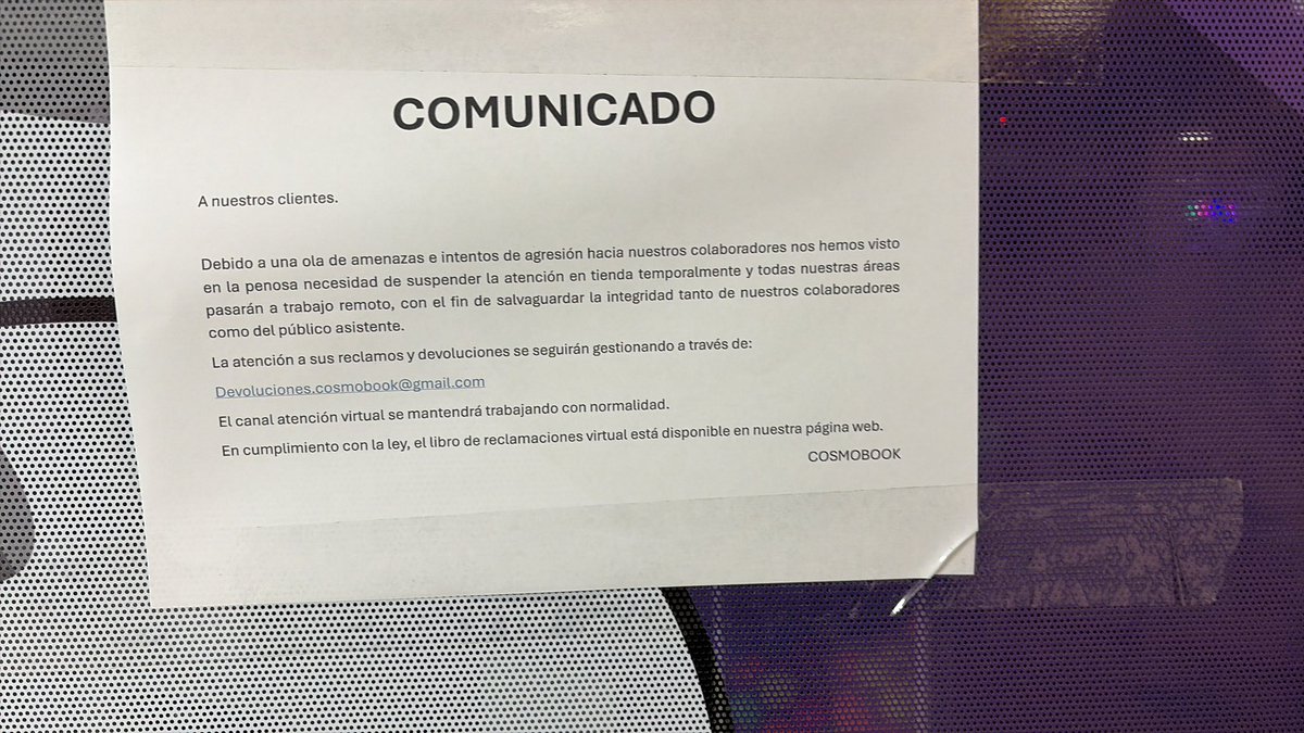 DaniAlvvk's tweet photo. @leojh161 Y pusieron esta imagen afuera del local https://t.co/BtXLSdW9hg