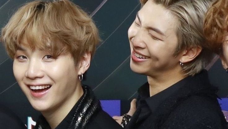 __taegojo's tweet photo. ga chegou tão de repente na minha vida, e hoje sou tão grata por termos nos conhecido. você é um doce de pessoa, e espero que possamos ter uma amizade sempre repleta de alegrias e momentos especiais. obrigada por ser o meu duo namgi perfeitinho, te adoro !!
 @rmjungo ~ 🐱🐨🌼🌟 https://t.co/EHwEspog9x