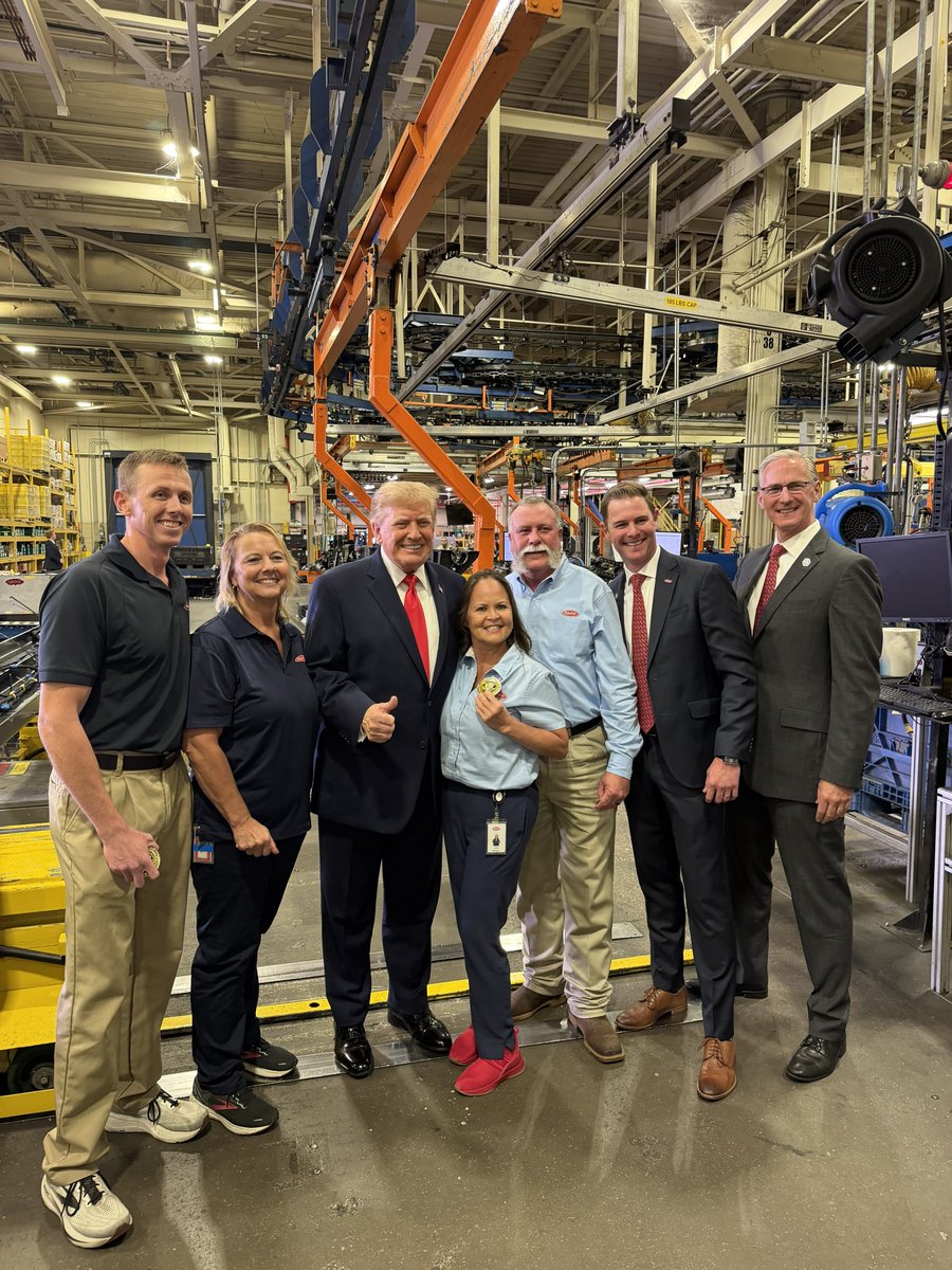 MargoMartin47's tweet photo. President Trump visits Peterbilt Motors Company in Denton, TX! 🇺🇸 https://t.co/27ern60mVZ