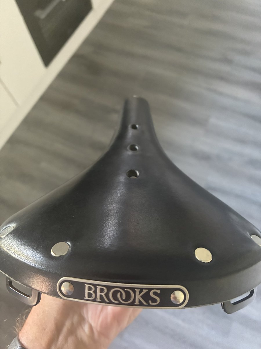 ChallengerWSM's tweet photo. The beginning of my PBP Chapter. 10 x months of many miles to follow and what better way to start than with a brand new brooks saddle. #happyarse #zwift #PBP https://t.co/FdeLk8PK8l