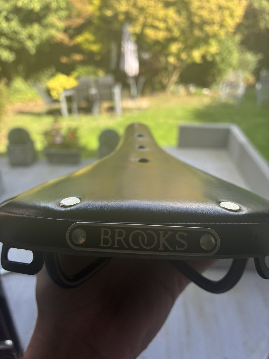 ChallengerWSM's tweet photo. The beginning of my PBP Chapter. 10 x months of many miles to follow and what better way to start than with a brand new brooks saddle. #happyarse #zwift #PBP https://t.co/FdeLk8PK8l