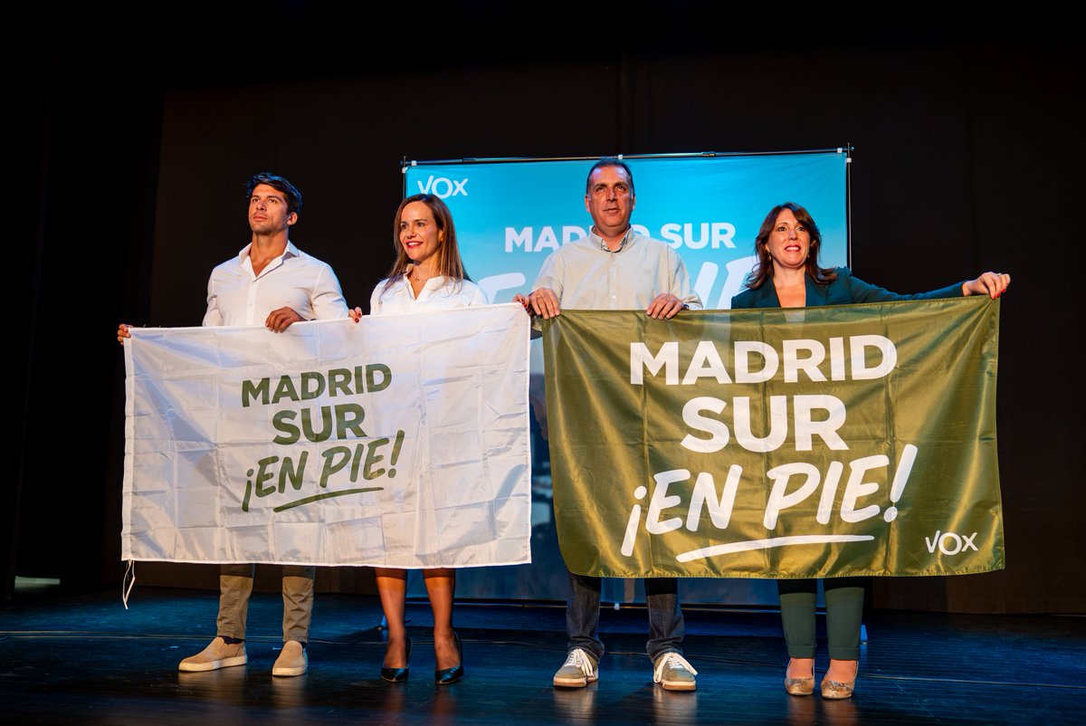 Isabelperezmoi1's tweet photo. 📍 Móstoles.

Retomamos nuestra campaña de Madrid Sur en Pie, para defender la dignidad de los vecinos abandonados y castigados por los partidos de siempre.

Vox con los problemas reales y el sentido común 💪🏼 https://t.co/DWQWAzg6u4