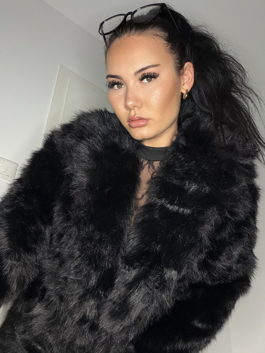 JasminFindomX's tweet photo. Wie willst du damit eine Frau glücklich machen? 🤷🏻‍♀️ Du musst zahlen! 👄 https://t.co/n919lnmnrw