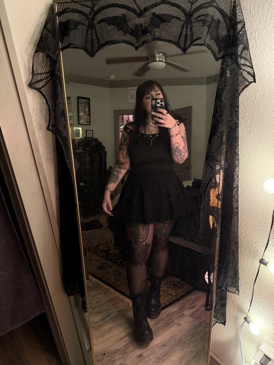nlegeree's tweet photo. BRING IT ON OCTOBER 🎃🍁🌙🥀🪦 https://t.co/38AUm65wE6
