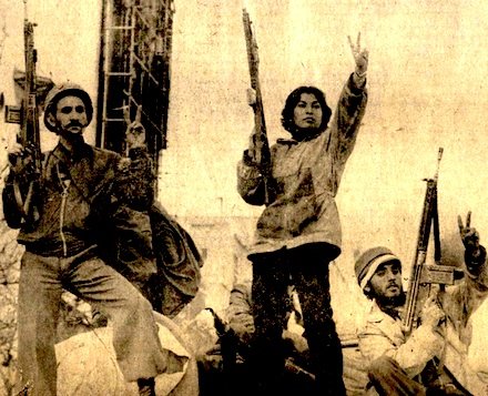 Ario1401's tweet photo. نه ببین مسلح شدن مردم کار خطرناکیه 
خود مادرقحبه‌شون سال ۵۷ https://t.co/z8qGcQ1XFZ