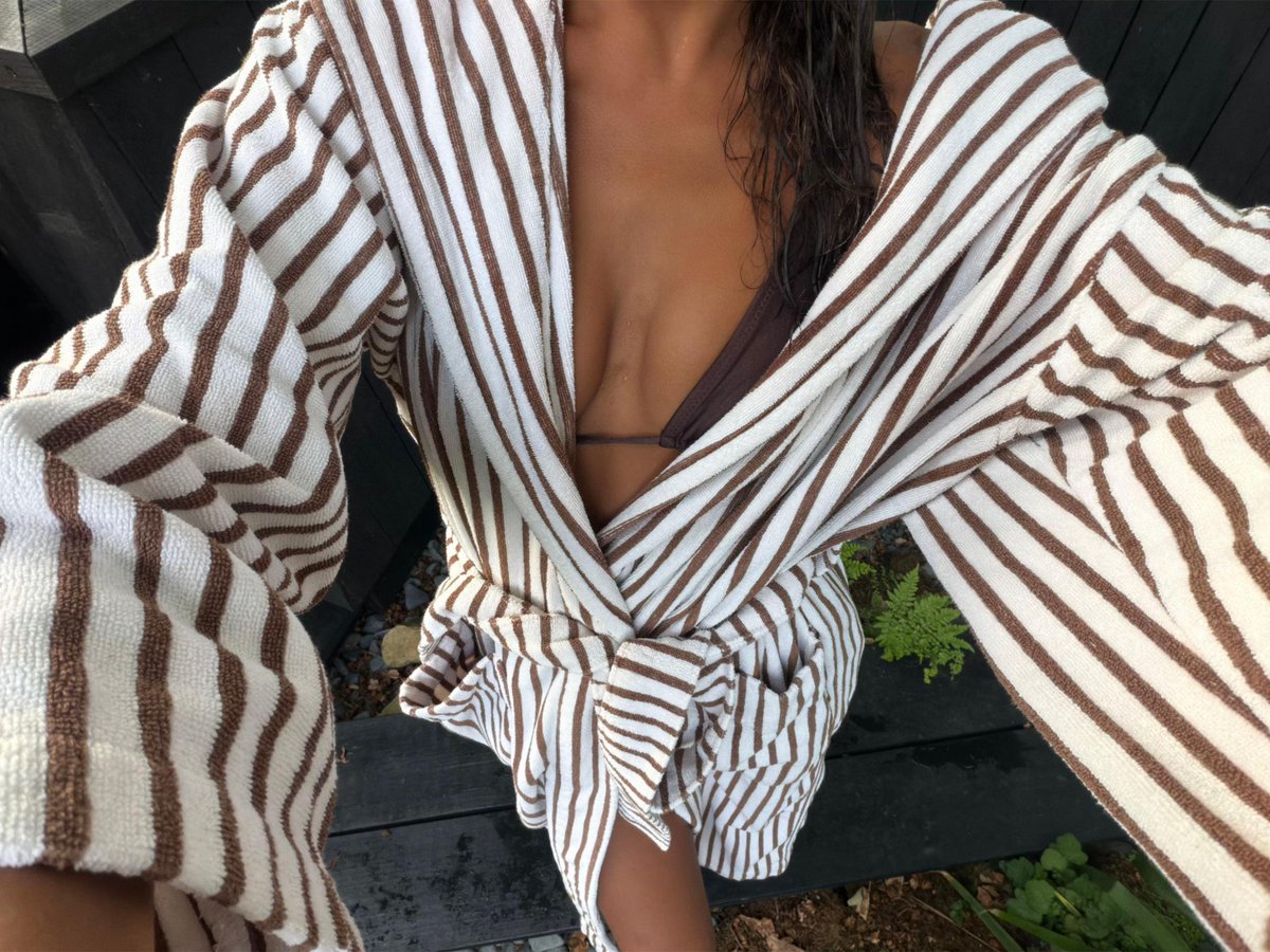 missubase's tweet photo. 📸 Ilselena shares new post on TikTok! (1/4)

"bye bye summer 🥲"

#MISSU https://t.co/4T6Ni2bl1v