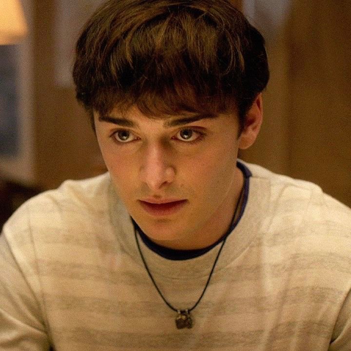 byersgate's tweet photo. that boy was NAWT over mike i mean look at him. he’s exactly where he wants to be https://t.co/7fRAneiB34