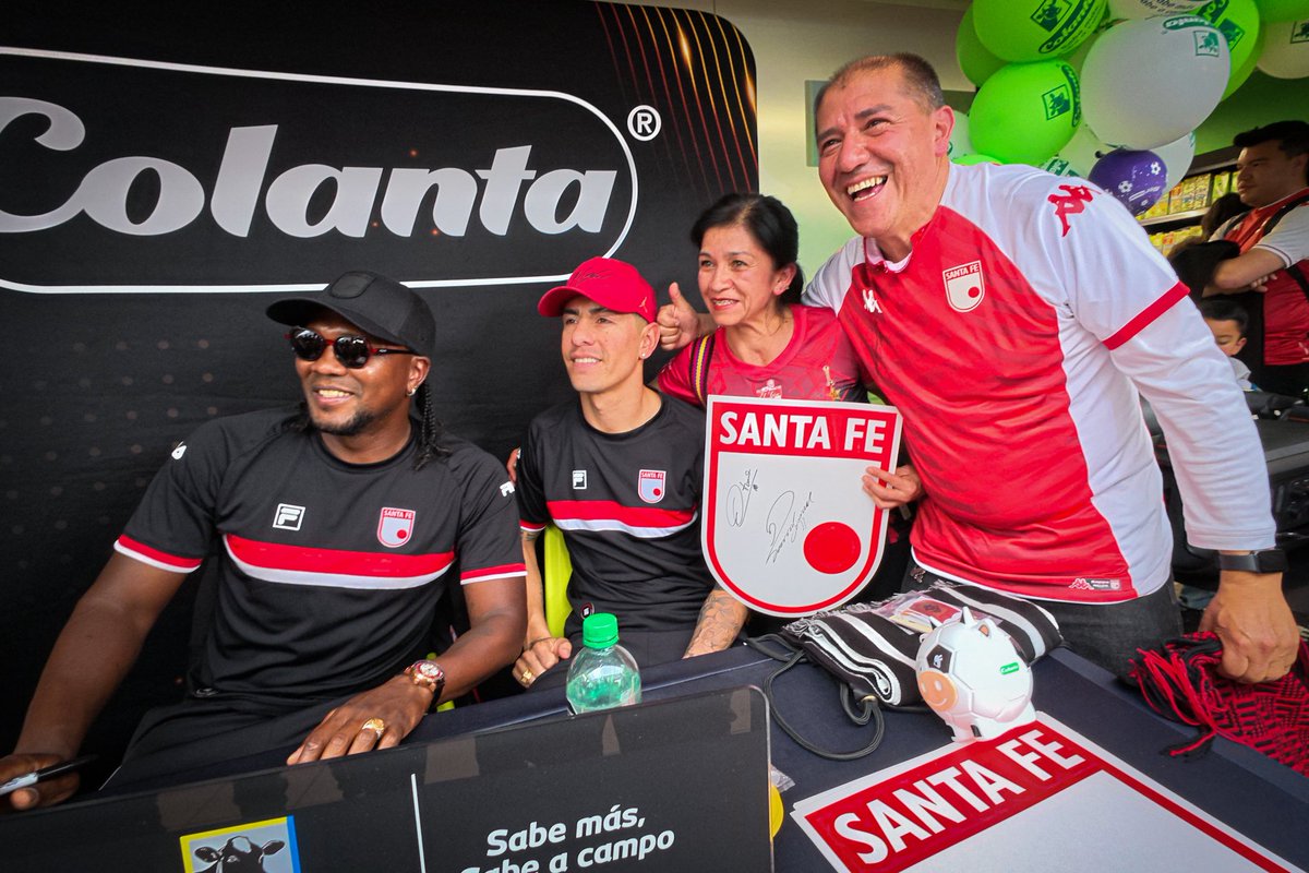 SantaFe's tweet photo. ¡Leones y Leonas 🦁! 

Hasta las 5:00 p.m. estaremos junto a Hugo Rodallega y Turro Olivera en la firma de autógrafos en Mercolanta de Chía 🇮🇩

✔️ Para participar en la actividad debes realizar compras desde $30.000 en productos @ColantaOficial https://t.co/Qwcci7Iqo8