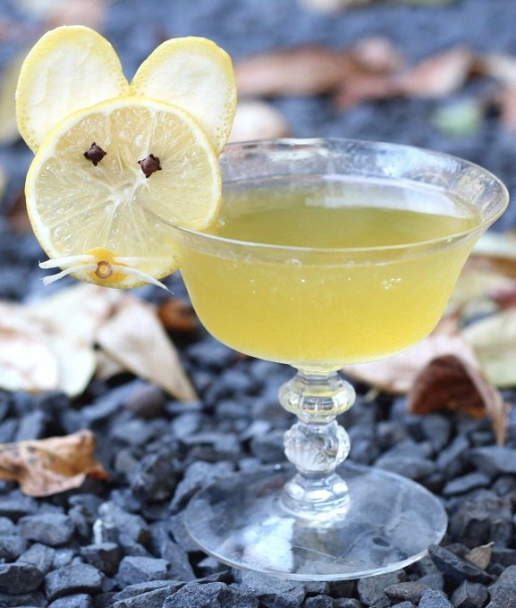DrHelenFry's tweet photo. The White Mouse cocktail takes its name from SOE agent Nancy Wake.

Saffron gin, lemon, rosemary honey and champagne: a sharp toast to the woman the Gestapo never caught... https://t.co/GiMESbydIr