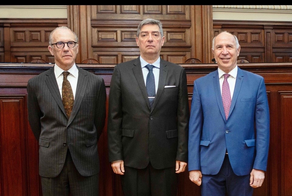 al_yulduz's tweet photo. Así que estos 3 se fueron a descansar a SM del Los Andes ? https://t.co/Wq2zdLAImC