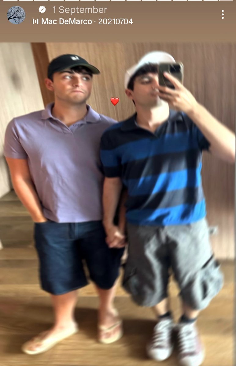 Majos23always's tweet photo. One month of this perfect photo btw 👬❤️ https://t.co/xicuBltD8F