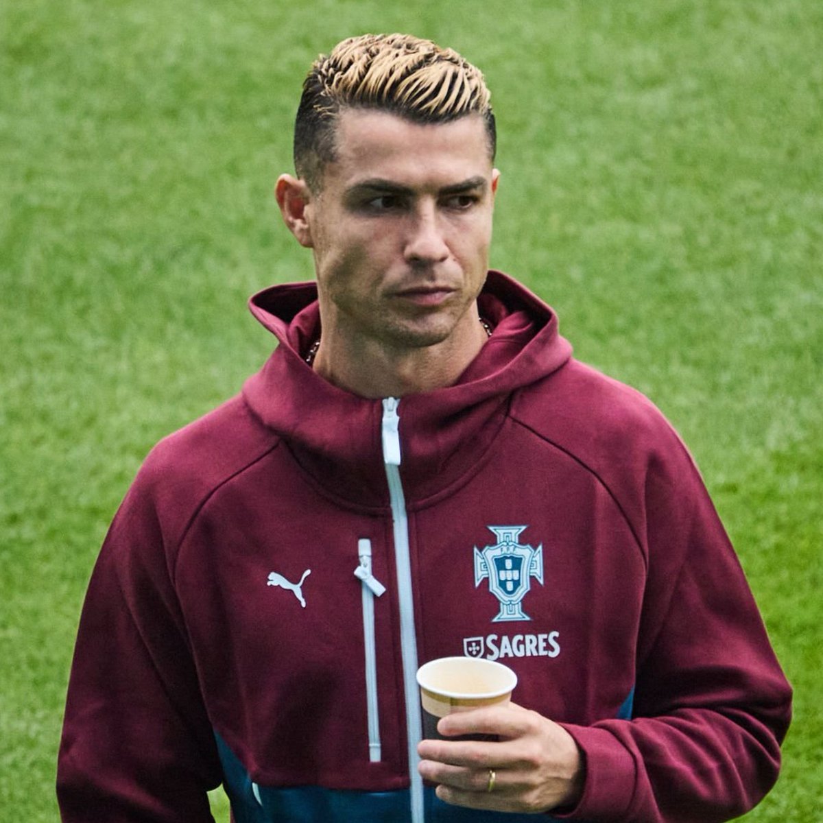 Vicish01's tweet photo. • What led to Cristiano leaving the camp, and would you accept him if he returned
 Jesus: "The Portuguese national team put on a world-class performance today, right?"

"That is the most important thing to me right now."

Jorge completely ignored the question about Cristiano. https://t.co/xKET8cy5pc
