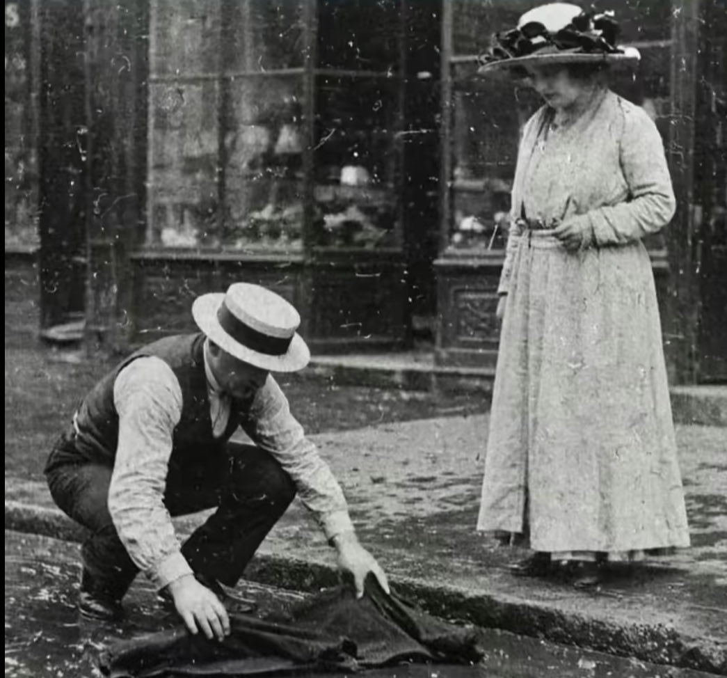 breezyburnr's tweet photo. How good of a pussy do you need to have to make a man throw his jacket on a puddle for you https://t.co/mqVAl6SmE1