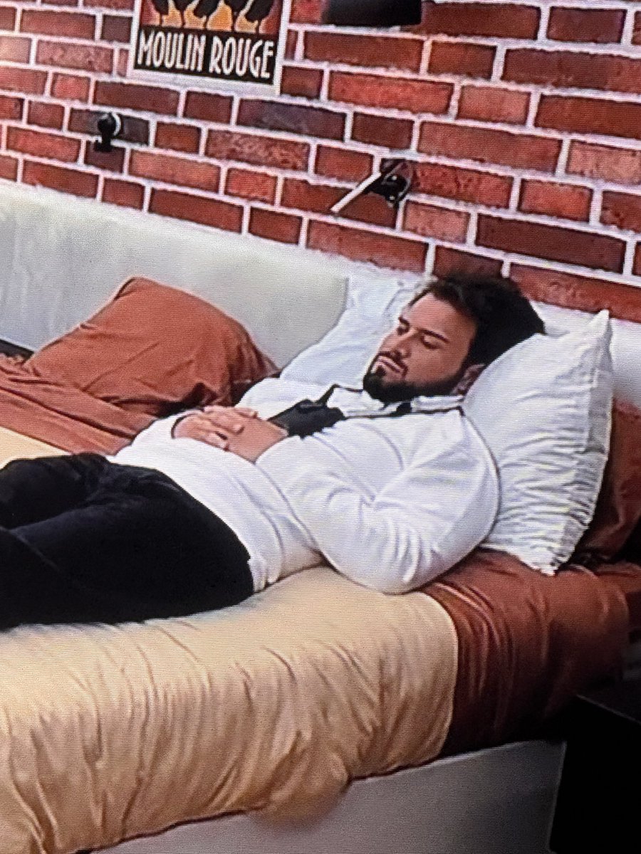 barbarapinto___'s tweet photo. A minha cara sempre que a Team Escarreta diz : Vocês atacam em grupo. 

Que FALTA DE NOÇÃO. 

Vindo de quem faz o mesmo, mas 1000x pior. 🧘‍♀️🧘‍♀️🧘‍♀️ 

#bbtvi #bballstar https://t.co/gQCGdvMRrk