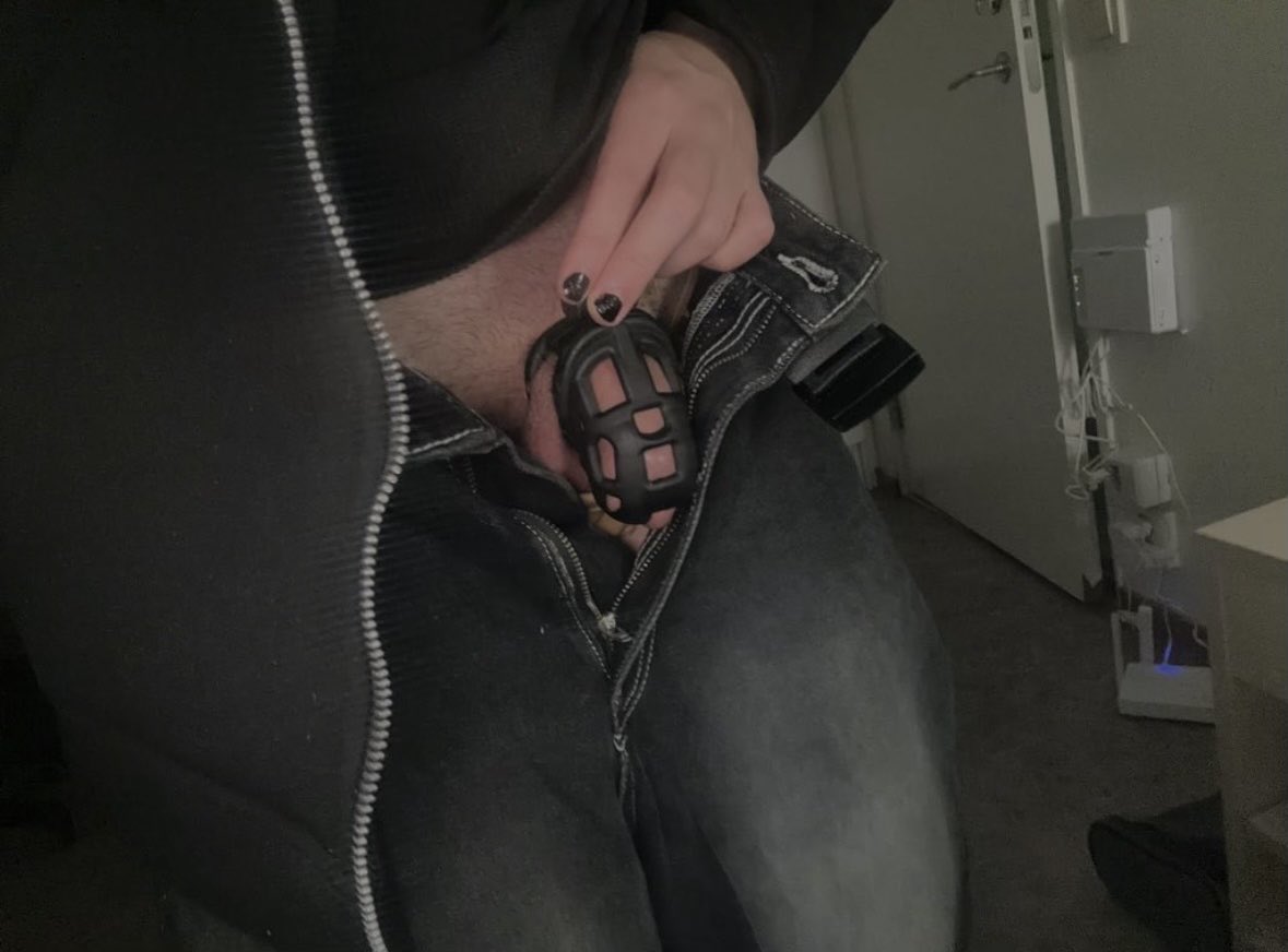 mavro_snepAD's tweet photo. #locktober is here x3 https://t.co/FQyTdTvRMa