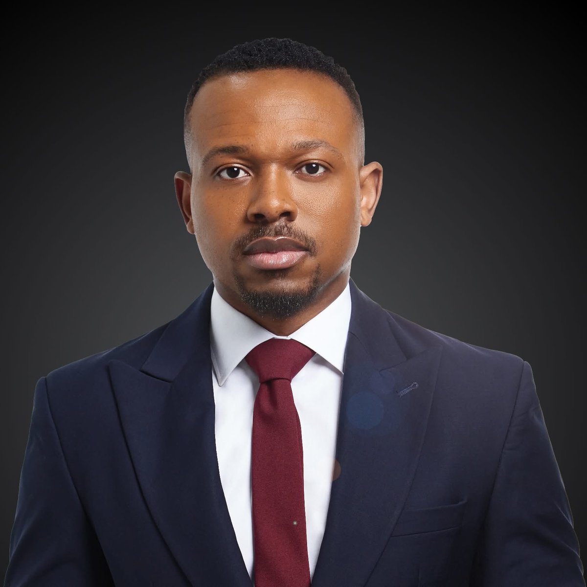 Mashiane_ZA's tweet photo. What Dagada is alleging:

He says a group of 19 men were tracking him, including allegedly booking the same flights he booked.

He says he hid inside Standard Bank at the airport because he feared for his life.

He alleges his devices were hacked and that people were trying to destroy evidence.

Most importantly, he alleges that Arise South Africa’s political-party account was hacked and used to launder $19 billion, and that when he exposed this, he became a target.

He is also directly accusing Standard Bank of allowing the alleged money laundering, saying this has put his life in danger.
