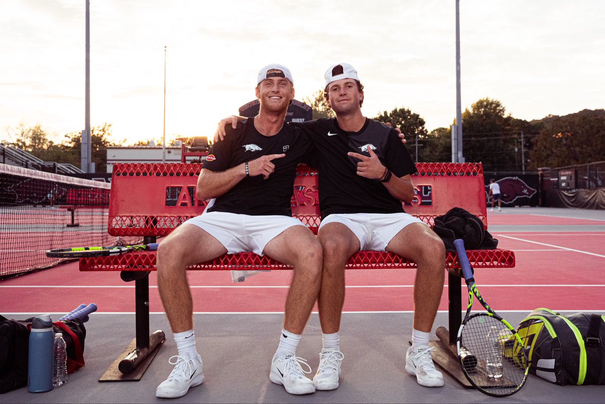 RazorbackMTEN's tweet photo. 🤝 https://t.co/BChMvVekZB