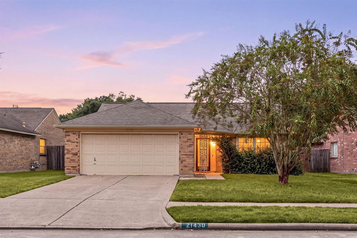 Sold_byDkirk's tweet photo. For the right buyer, this could be a dream home. Are you that person?

#yourrealtorhouston #Realestate #HoustonRealestate #Htown #Houston #HTX #Buyingrealestate #SellingRealestate #LeasingRealestate #InvestingRealEstate #Century21western #Century21relentless https://t.co/l6E5rFelNt