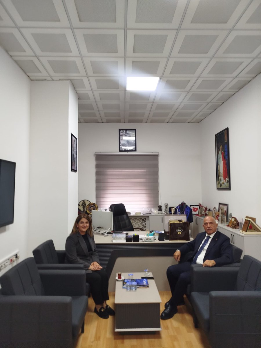 m_ilicali's tweet photo. 📍Afyonkarahisar Belediyesi 

Afyonkarahisar Ak Parti Kadın Kolları Başkanı; değerli dostumuz  Sayın Hülya Kalaycı görüşmek için  @afyonbelediyesi’ne geldi.
Nezaketine teşekkür ederim.

Birlikte Sayın @RTErdogan başkanımızın @TBMMGenelKurulu’nda Yeni Yasama Yılı Açılış konuşmasını izledik.

Daha sonra; Sayın @burcukoksal03 başkanımızın misafiri olduk.
Belediye Başkanımıza nazik ev sahipliği ve hoş sohbeti için teşekkür ederiz.

@afyonbelediyesi @akkadinafyon