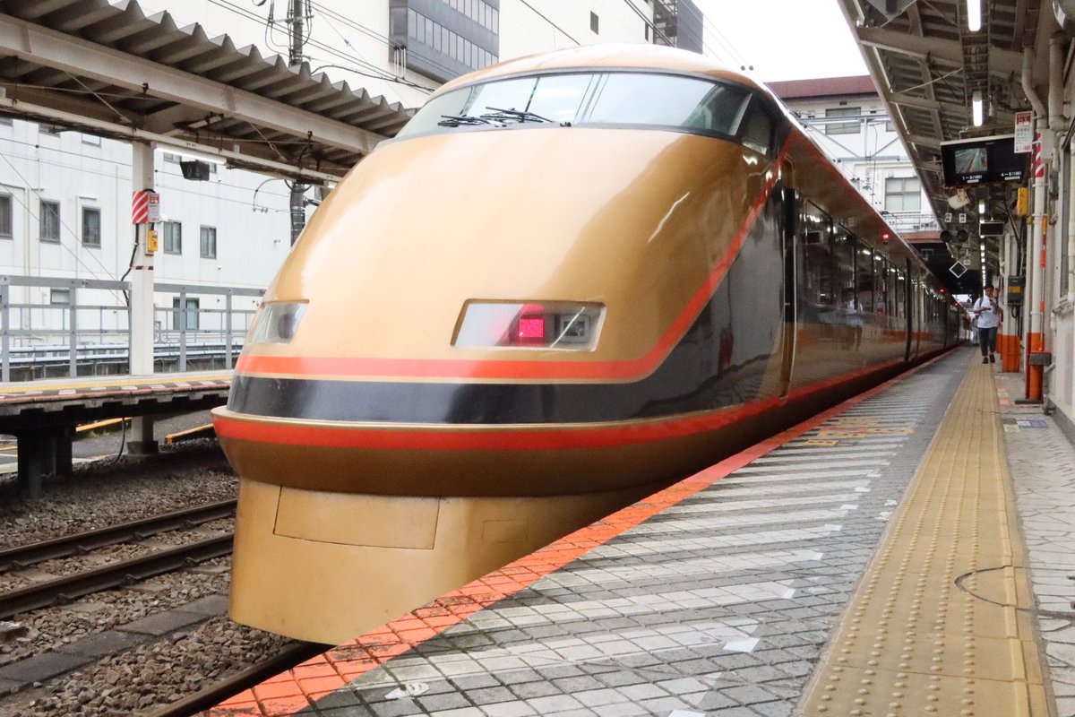 Oseve0's tweet photo. おはようございます。
八王子駅から出ていた臨時特急スペーシア八王子日光号です。
今日は10月2日なので
#東武鉄道の日 https://t.co/1NfBp6519E