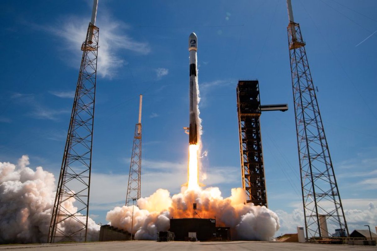 mr_x_733's tweet photo. Falcon completes its 700th overall mission https://t.co/dKFpWMm37J
