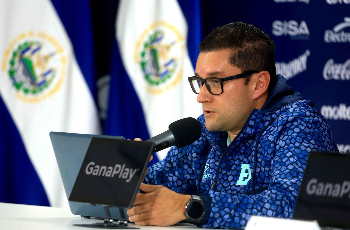 LaSelecta_SLV's tweet photo. 🎙️ Mauricio Roldán: “Encontramos que el equipo corrió más con Guatemala que con Martinica, pero resultado opaca todo”.
“Analizamos de qué manera corrimos y qué tan efectivo fue correr”. https://t.co/bebDWZeyYG