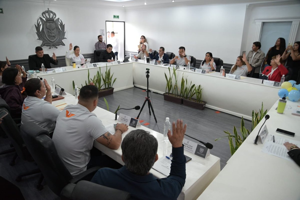 dionelsena's tweet photo. Aprueba Cabildo de Gómez Palacio 12.2 millones de pesos para construir 100 cuartos adicionales... Por lo que a propuesta del Copladem, la alcaldesa @BetzabeMtzA informó que se modificará el programa de obras para priorizar vivienda digna y pavimentación en beneficio de las familias gomezpalatinas.