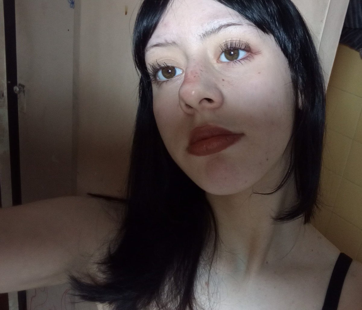 luliibell's tweet photo. no siempre me veo medio negra cabeza, también me saco el flequillo wacho https://t.co/aAWJfL57FU