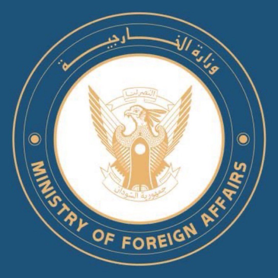 hashsudan's tweet photo. جمهورية السودان
وزارة الخارجية والتعاون الدولي
مكتب الناطق الرسمي وإدارة الإعلام
بيان   صحفي   

تعرب وزارة الخارجية والتعاون الدولي عن إدانة السودان واستنكاره الشديدين لاستهداف مليشيا الحوثي محطة «طيبة» لتوزيع الكهرباء بمدينة رسول الله صلى الله عليه وسلم، المدينة المنورة، والتي تقدم خدمات الكهرباء للمسجد النبوي الشريف، في عمل مشين يستهدف أحد الأعيان المدنية ويمس حرمة مدينة رسول الله صلى الله عليه وسلم.

وتؤكد حكومة السودان أن هذا الاعتداء يمثل امتداداً لنهج المليشيا الحوثية في استهداف المقدسات الإسلامية واستفزاز مشاعر المسلمين في العالم، وتدعو المجتمع الدولي إلى إدانة هذه الممارسات والعمل على ردعها، بما يحفظ أمن وسلامة الحرمين الشريفين.

كما تجدد حكومة السودان تضامنها الكامل مع المملكة العربية السعودية، ووقوفها إلى جانبها في حماية أمنها وسلامة مقدساتها.