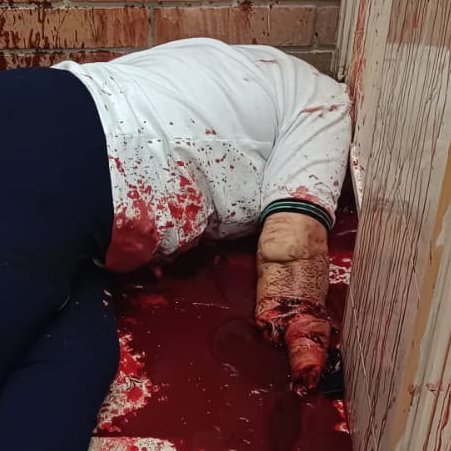 antonioaranda_'s tweet photo. Los ex alumnos que ingresaron a la Secundaria General No. 13 en Torreón, Coahuila y mataron a la subdirectora del plantel. Una mujer de 56 años de edad. Hermanos gemelos de 18 años ingresaron armados con machetes y explosivos caseros fueron detenidos. https://t.co/hBEQu8rirK