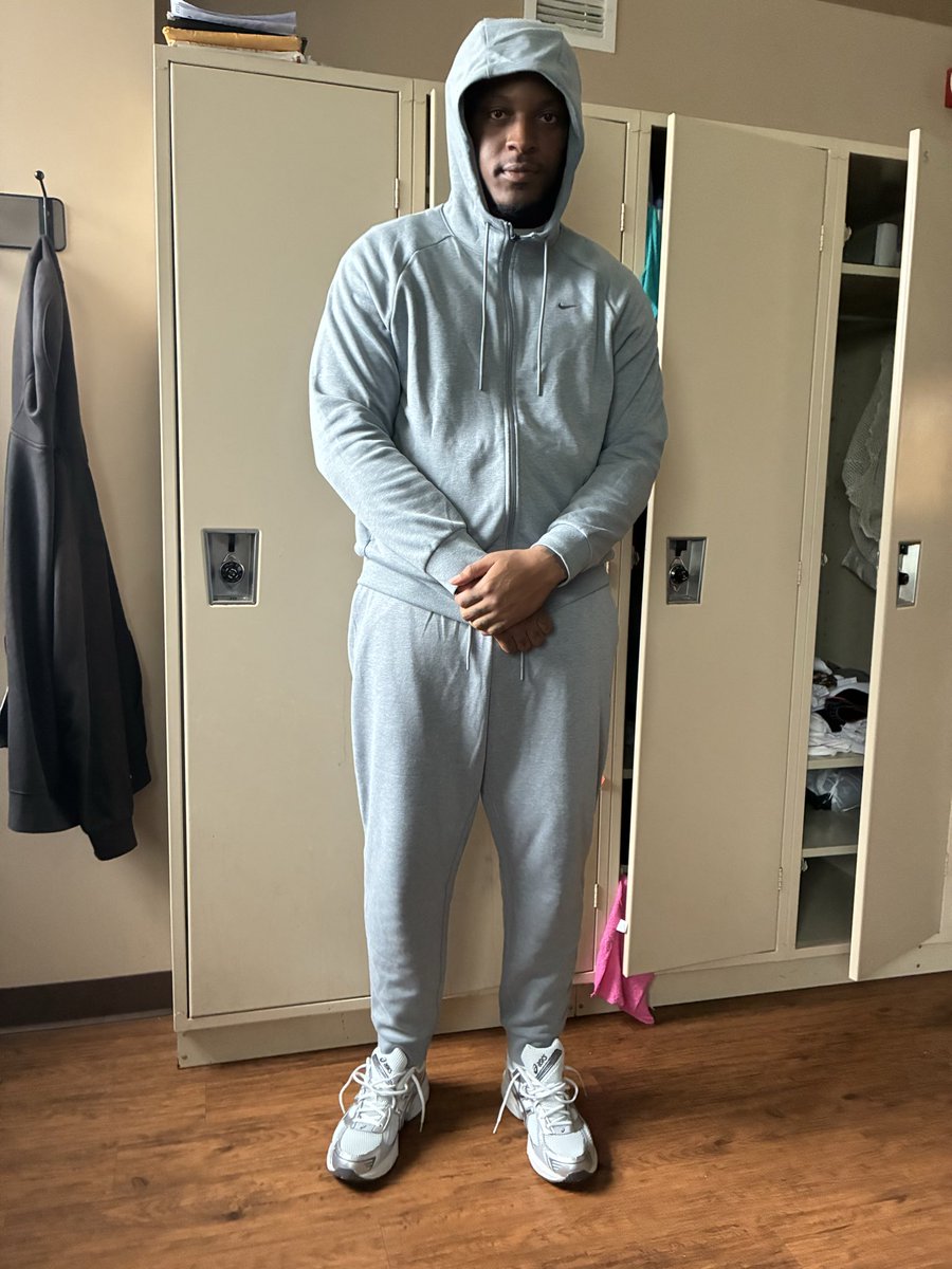 FanonVines's tweet photo. Back… https://t.co/rjs2bKtHQt