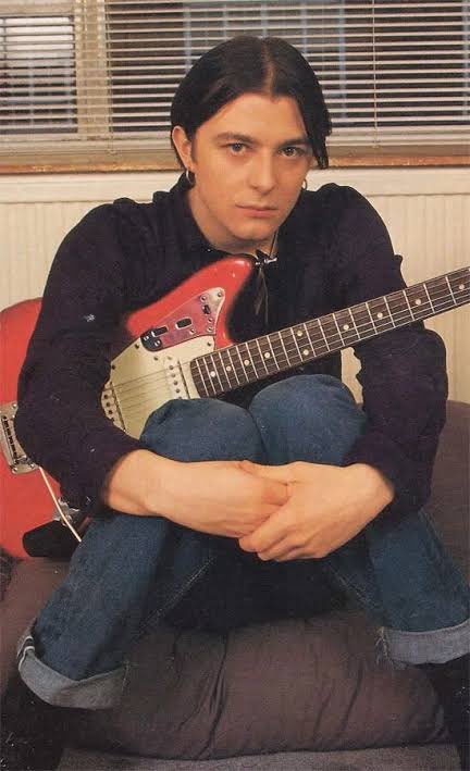 Britpopmemories's tweet photo. A very happy 50th birthday to the lad who had the most daunting job in Britpop…

Richard Oakes was 17 when he replaced Bernard Butler in @suedeHQ 

He nailed it! https://t.co/8HIbrU4moS