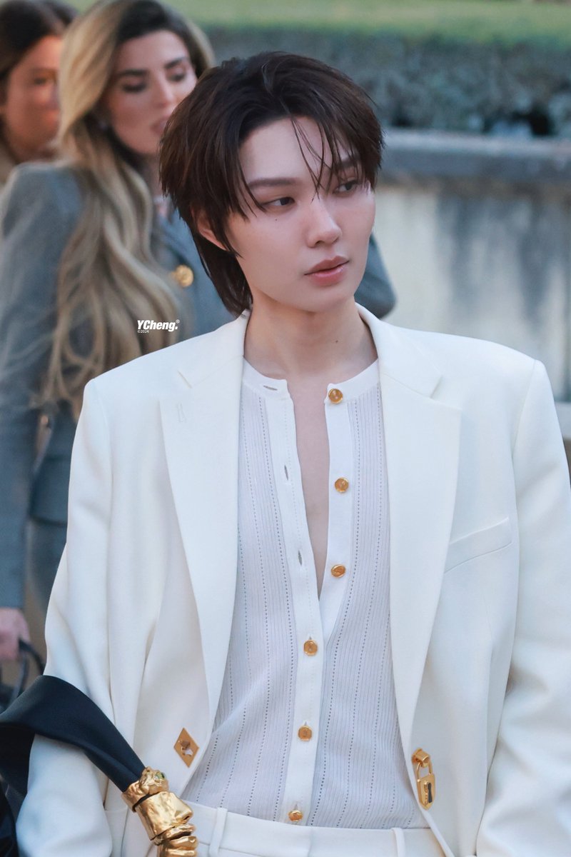 ycheng1205's tweet photo. All the eyes are on him.

KENG NAMPING IN PARIS FW27

#SchiaparellixKENGNAMPING
#Schiaparelli
#nampingster https://t.co/wSVGp2U5fG