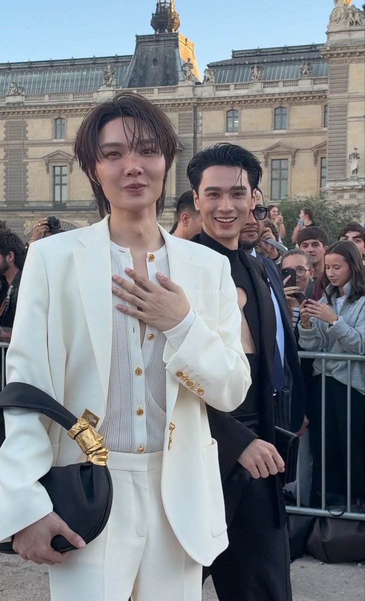 kkittyest's tweet photo. They’re so so pretty, happy and grateful 🥹

KENG NAMPING IN PARIS FW27
#SchiaparellixKENGNAMPING
#Schiaparelli
#KengHarit #nampingster https://t.co/xcV5VuY6pu