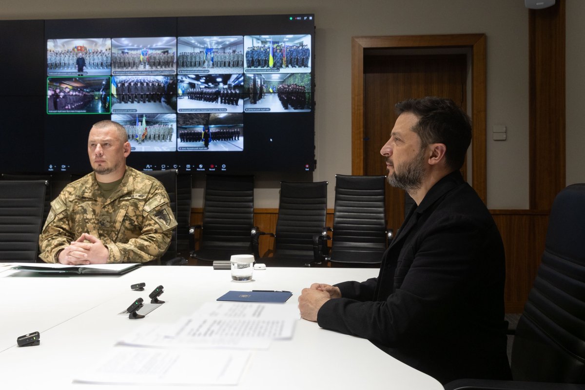ZelenskyyUa's tweet photo. Привітав наших ліцеїстів зі складанням клятви з нагоди Дня захисників і захисниць України. Дякую вам за те, що ви обрали цю роботу, цю службу, цю місію бути для України захистом, бути для України силою, бути для України надією. Ми дуже хочемо закінчити цю війну і робимо все, щоб це було – щоб був мир в Україні, щоб гарантувати безпеку. І треба пройти цей шлях. І ми робимо все, щоб ви стали гарантами безпеки вже для мирної України. Бажаю вам цього і вірю, що ви станете дійсно крутими офіцерами Українського війська, наших Сил оборони та безпеки.

Дякую вам! Пишаюся вами і всіма нашими воїнами. Хай удача і сила будуть з вами! Слава Україні!