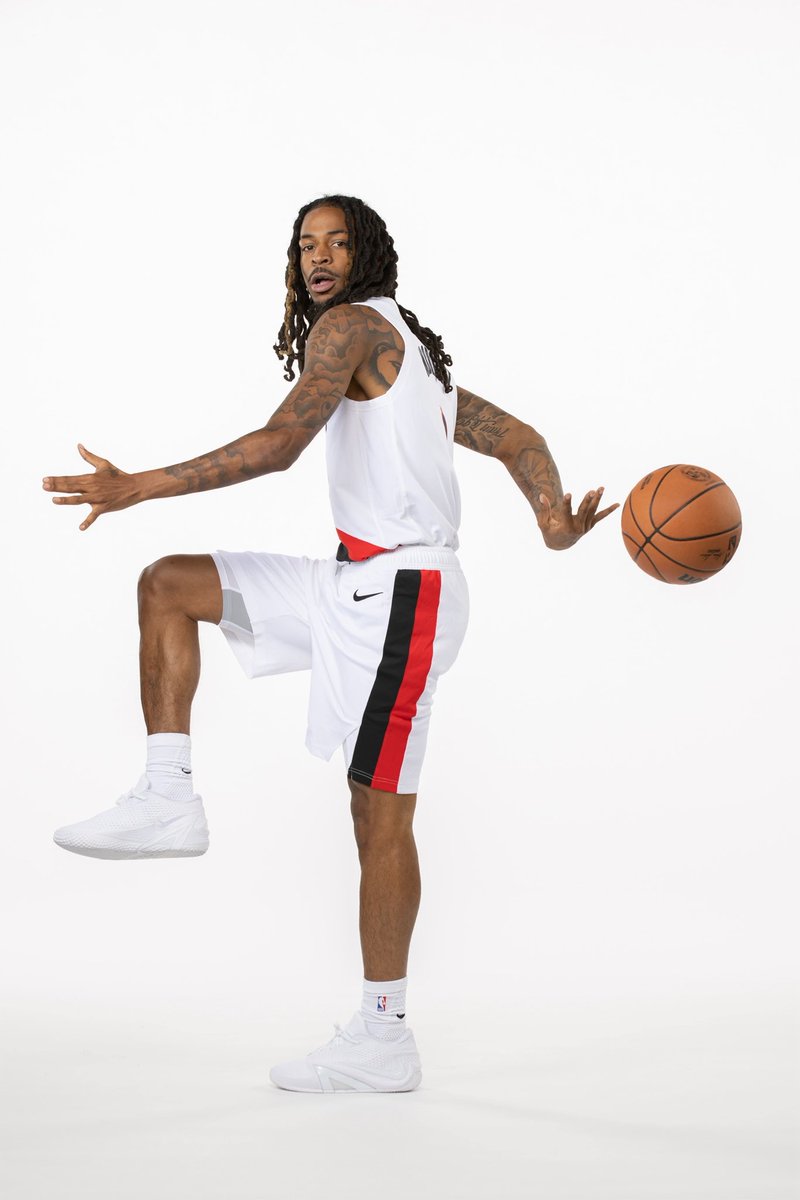 NBAKicks's tweet photo. Ja Morant kept it fresh at @trailblazers media day in the triple white Nike Ja 4! #NBAKicks https://t.co/D0v3qUJdjs