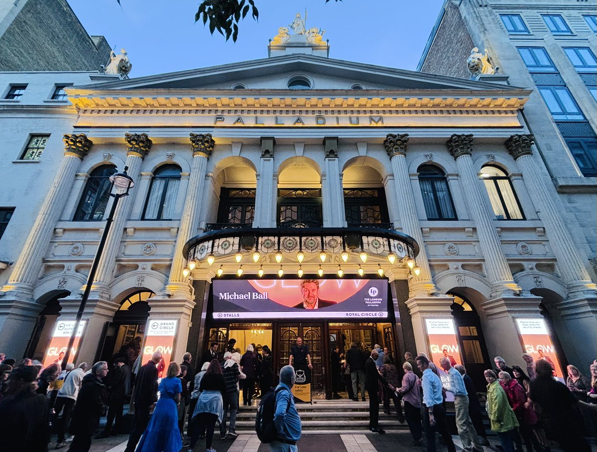 danielmatthews8's tweet photo. One last time for this tour.

Tonight! @LondonPalladium 

@mrmichaelball and @lissjonesmusic 

#MichaelBall #GlowTour2026 #London https://t.co/01DCxgNAUC