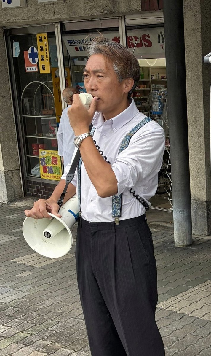 JanGleason's tweet photo. だ���るのお兄さんたち、あの年齢であんだけ床転げ回ったりジャンプしたりくるくるまわったり、意味わからんすぎるな https://t.co/SRi5X2z3So