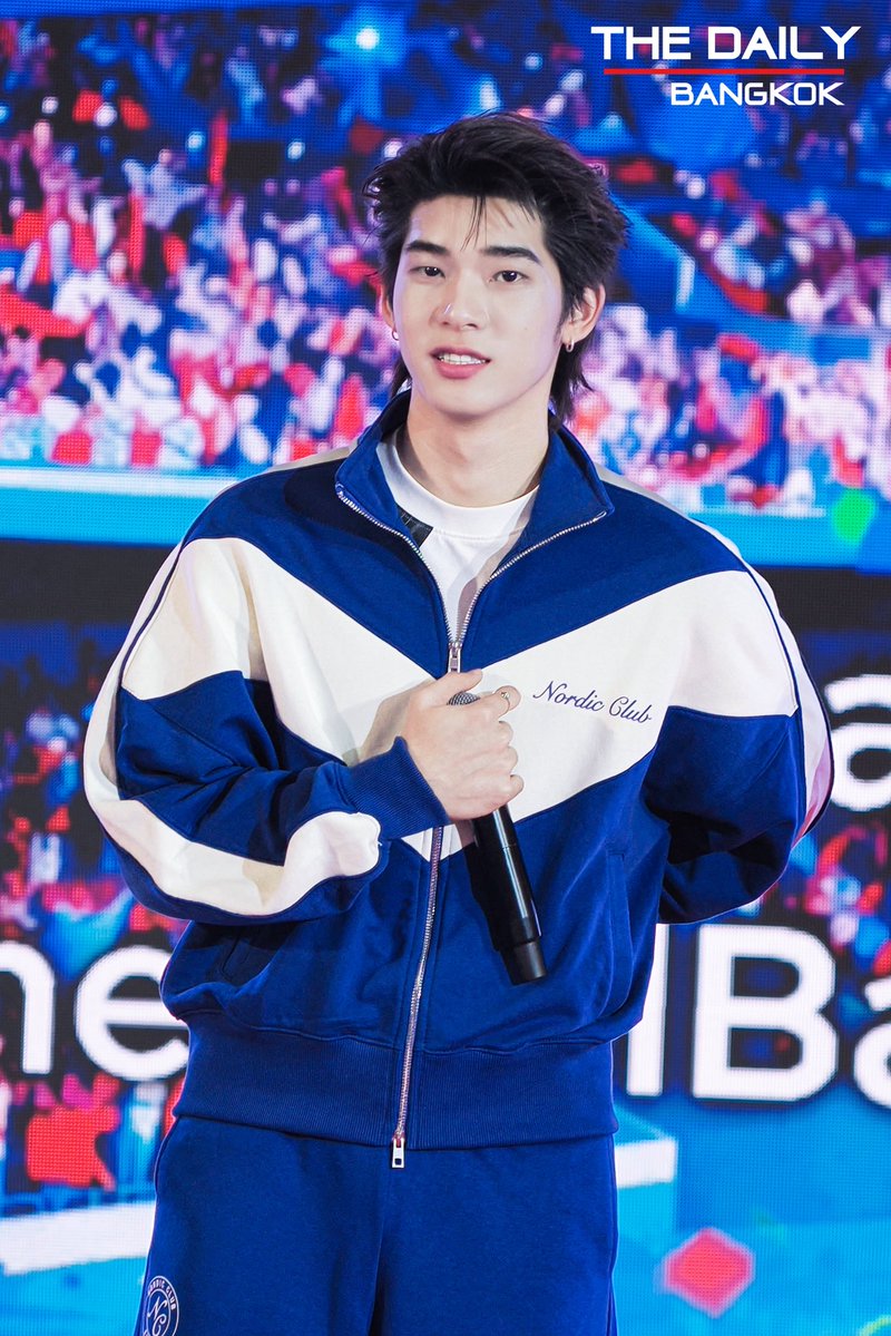 thedailybkk's tweet photo. “ตี๋ตี๋ วันพิชิต” ในงาน "THE MALL LIFESTORE SPORT DAY AFTER MATCH TEETEE &amp; POR"   

TTP AT THE MALL LIFESTORE  
#TheMallBangkapiXTeeteePor 
#TeeteePor #twnpich https://t.co/VVtZgpraM9